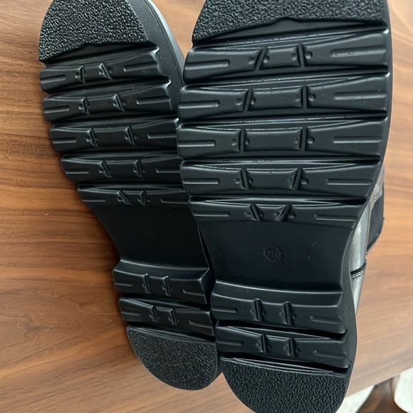 Black mid calf chunky Chelsea boot - Picture 3 of 5